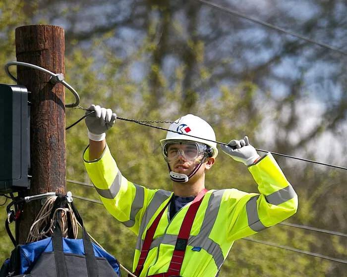 Raccordement fibre optique sur poteau en hauteur BF Connectivity