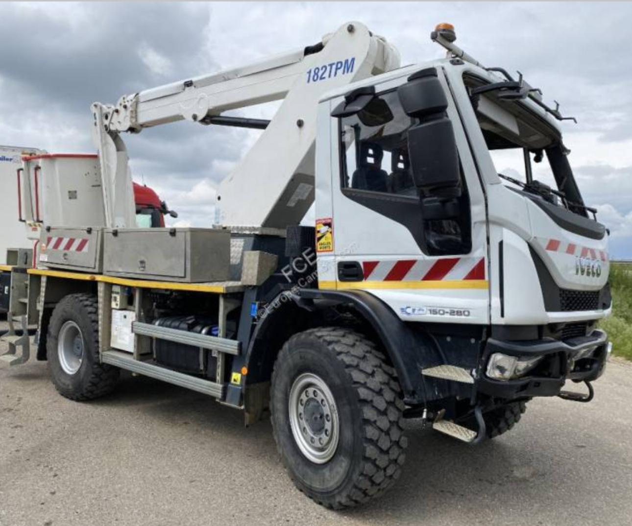 Camion nacelle et matériel de génie civil télécom en Sarthe